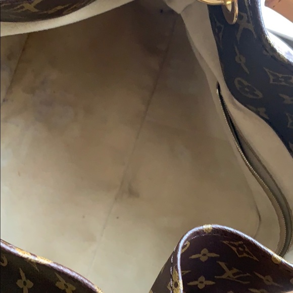 Authentic Louis Vuitton Handbag “Artsy” - Picture 4 of 5